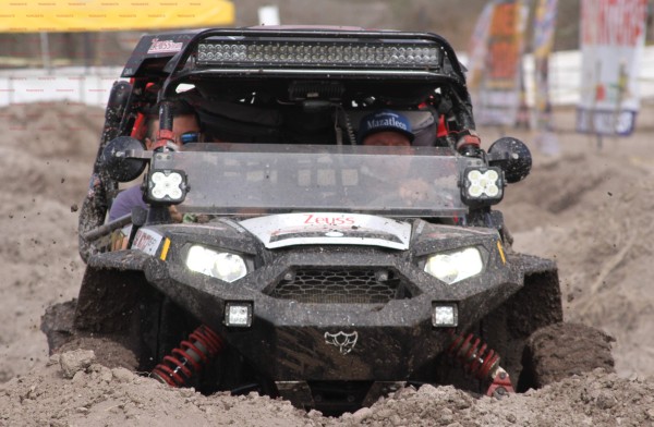 Rugen los motores en la segunda edición de los Arrancones 4X4 en lodo