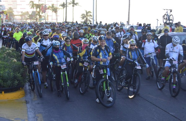 Pedalistas de México, Estados Unidos y Canadá, completan la cuarta edición de la Perruta