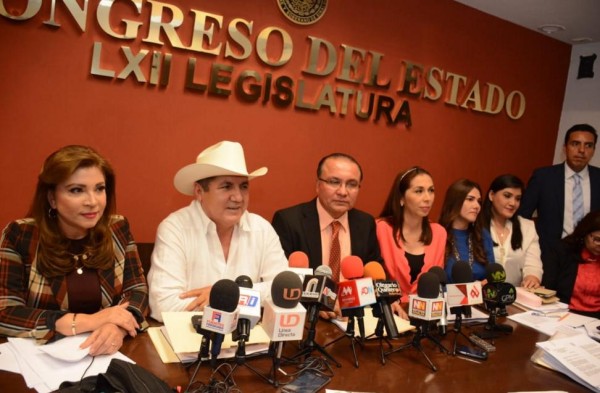 Abandonan priistas sesión; hay riesgo de crisis institucional en Congreso de Sinaloa, advierten