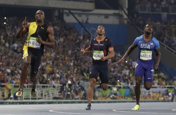 Usain Bolt logra su tercer oro consecutivo en los 100 metros