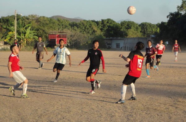 Familia Lizárraga aprovecha sus opciones y golea a Atlas.