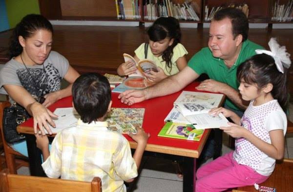 Los talleres buscan sumergir a los niños en el mundo de los libros.