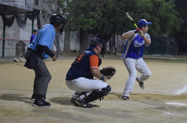 Casa Ley se las cobra caro a Aslan Industrial en el softbol de La Careada