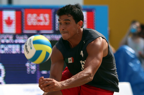 Lombardo Ontiveros, al lado de Juan Virgen, buscará la medalla de oro en voleibol de playa.