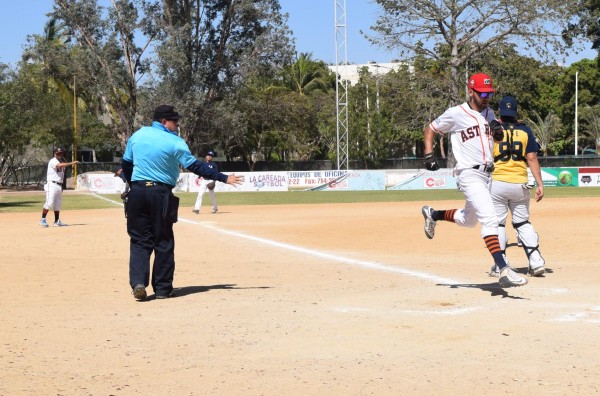AUS-Carmok Constructora pasa por encima de Los Dayaaas en el softbol de La Careada