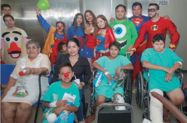 El festejo se realizó en el área de pediatría del IMSS.