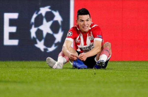 Hirving “Chucky” Lozano no pudo ayudar a su equipo en la derrota ante el Barcelona.