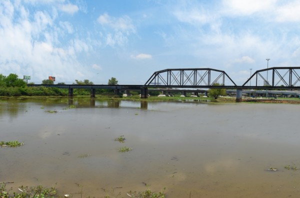 Presa derivadora de Culiacán ya no se rebosa de basura por las lluvias, dice Ayuntamiento