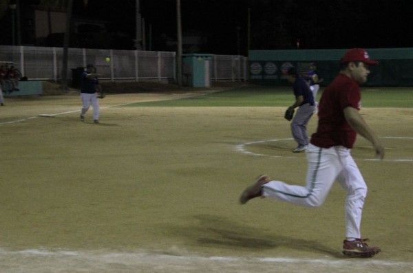 Inverplux apalea en la Élite B de softbol