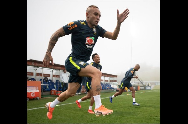 Brasil, sin cuatro jugadores y entre la niebla, aguarda un Perú distinto