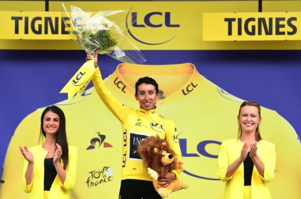 Egan Bernal toma las riendas del Tour de Francia en una etapa acortada por el clima
