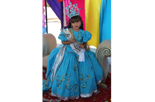 Marlén Anyelith es la reinita de su escuela