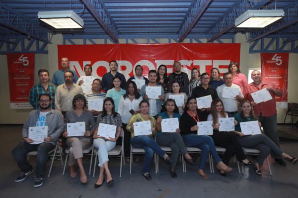 Entregan reconocimientos a graduados del programa Noroeste Bilingüe