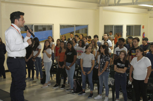 Alumnos de Colegio Andes conocen lo que será su preparatoria