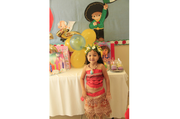Allison Anahel Serrano Cruz es ‘Moana’ en su fiesta