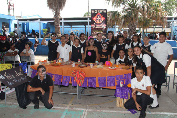 Montan alumnos de la Miguel Hidalgo su Expo Tradiciones 2018