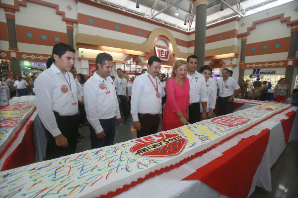 Casa Ley celebra su aniversario en la sucursal Plaza El Mar