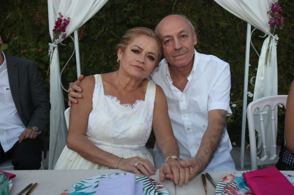 Gloria Eloísa y José celebran 37 años de amor