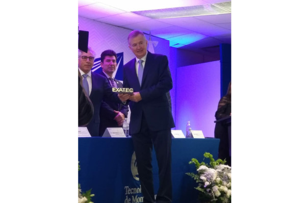 Rodolfo Madero Rodríguez, presidente de Grupo Alerta, recibió el Premio al Mérito Exatec 2018 Sinaloa.