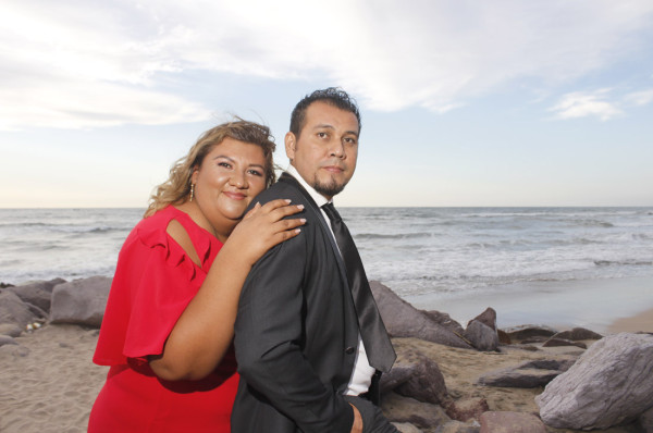 Adriana Guadalupe y Giovanni de Jesús felices en su boda civil