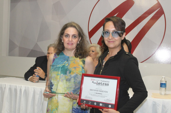 Rita Stenner y Diana Garcidueñas, ganadoras de cuento infantil y novela, respectivamente, del Premio Binacional Valladolid a las Letras 2019.