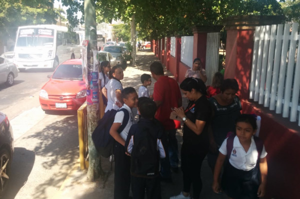 Desalojan escuela primaria por fuga de gas en el Centro de Culiacán