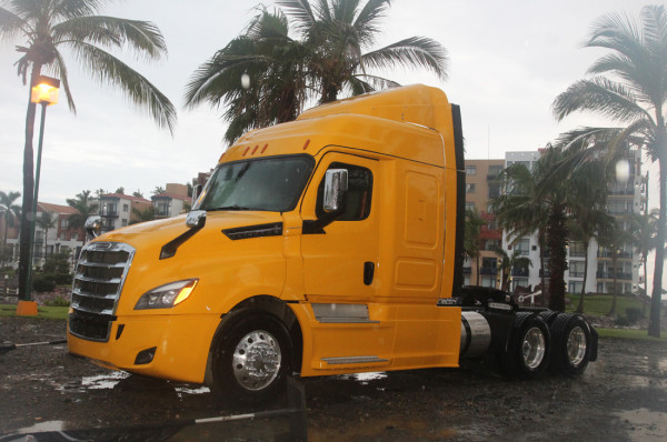 Camiones Vence presentan el Freightliner Cascadia 2020