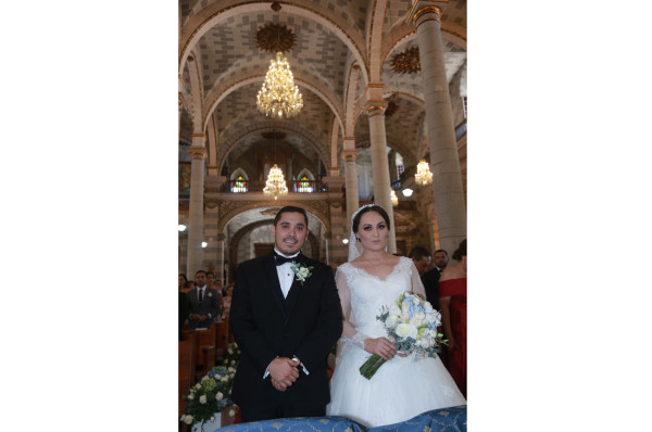 Mara Gabriela y Jorge Adrián se dan el sí ante el altar