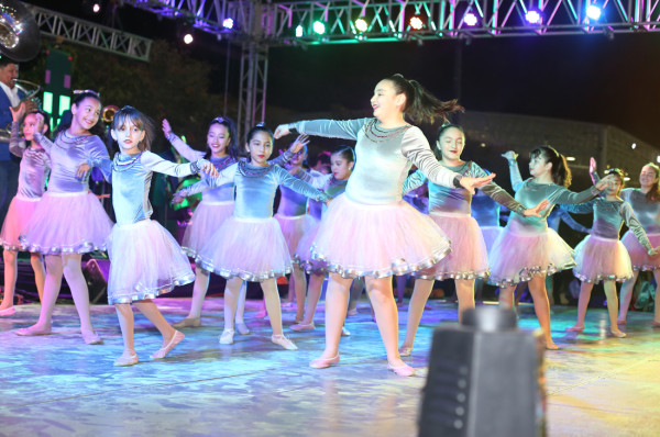 Modernos bailes presentaron las niñas del Colegio Andes en la inauguración.