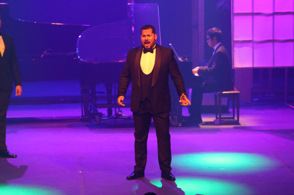 El tenor mazatleco, Carlos Osuna, durante su presentación en “Espectacular”.