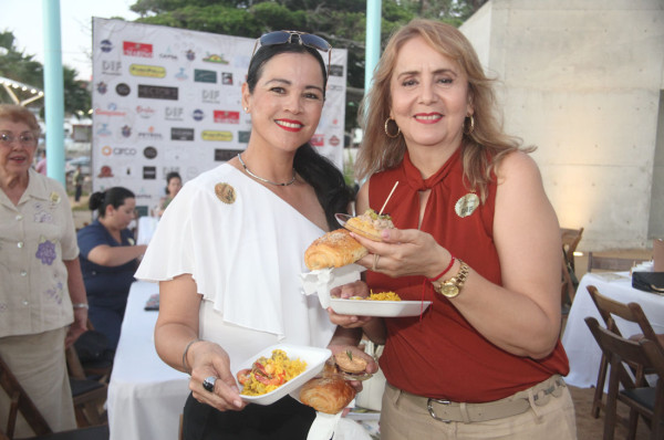 Verónica de Torres y Soraya de Mora.