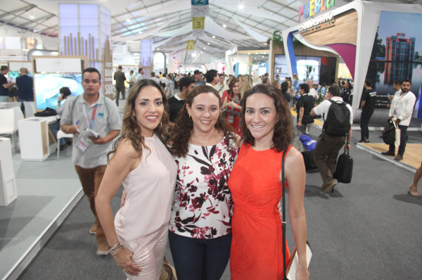 Ivette Arámburo, Sofía y Daniela Rico.
