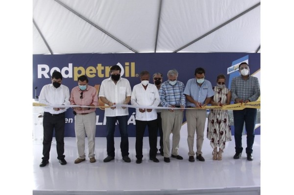 El Alcalde Jesús Estrada Ferreiro inaugura la sucursal Malecón.