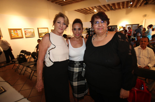 Felicitan a Leonor Ramírez y Virginia del Río, galardonadas del Premio Binacional Valladolid a las letras
