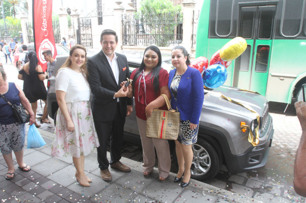 Fábricas de Francia Mazatlán entrega premio del Sorteo Barata de Verano 2018