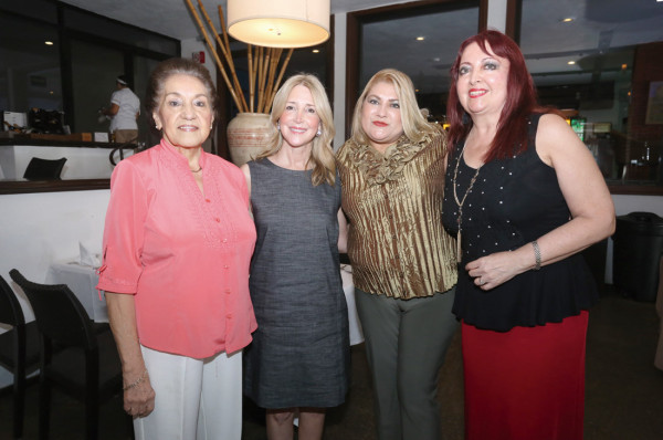 Graciela Toledo de Pérez, Balbina Herrera de Medrano, Imelda Alejo de Aguiluz y Laura Elena Ponzo de Constantino.