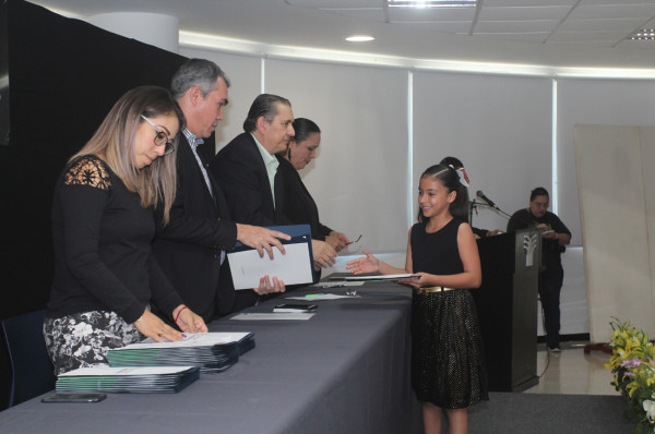 Alumnos del Centro de Idiomas de Tecmilenio culminan con éxito su curso