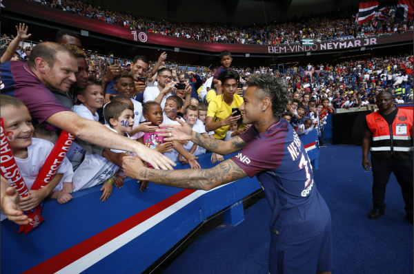 La espera terminó; así fue el primer día de Neymar en París