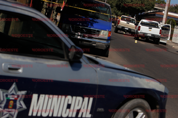 En atentado a comandante, entra balazo por la ventana y hiere a una joven