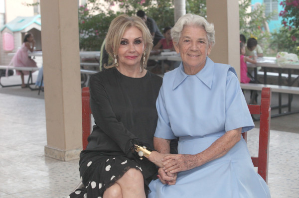 Clara Pelayo y la Hermana Velia Morales, presidenta del patronato y encargada de la Ciudad de los Niños, respectivamente.