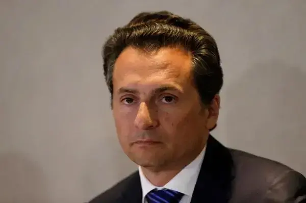 Emilio Lozoya Austin, ex director general de Pemex, es acusado de operaciones con recursos de procedencia ilícita.