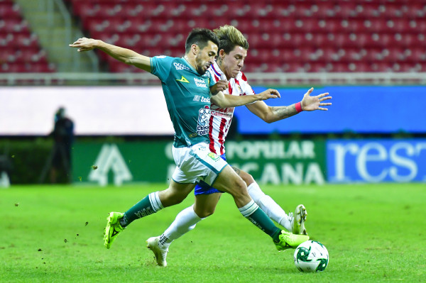 Chivas y León empatan 1-1 en la semifinal de ida y definirán todo en la vuelta