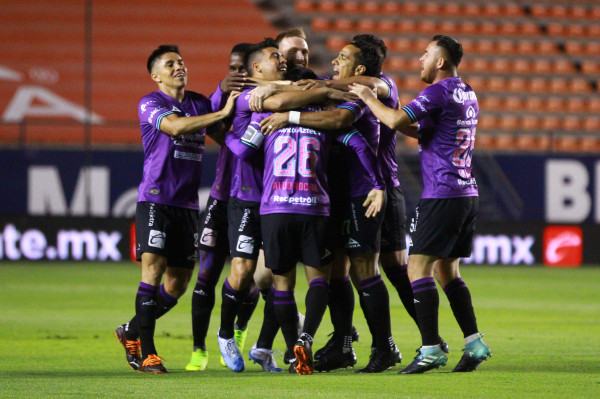 Mazatlán FC golea a placer al Atlético de San Luis con triplete de Sanvezzo