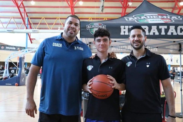 Santiago Ochoa y Enrique González pasan el recorte en preselección nacional de baloncesto