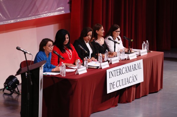 Entre mujeres... cachetadas de guante blanco