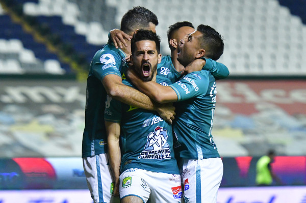 León se impuso 2-0 en el encuentro de vuelta al Puebla, para avanzar a las Semifinales.