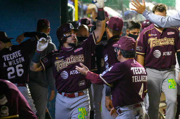 La ofensiva de Tomateros despertó en la recta final del encuentro.