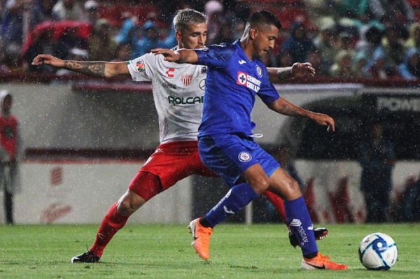 Cruz Azul y Necaxa empatan 0-0.
