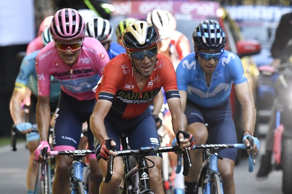 Richard Carapaz mantiene la ventaja en la clasificación general. (Foto: Twitter @giroditalia)