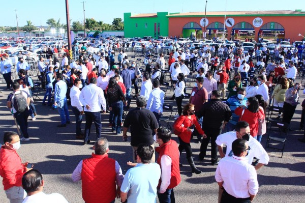 Priistas se reúnen para arropar a Mario Zamora en entrega de constancia para la Gubernatura